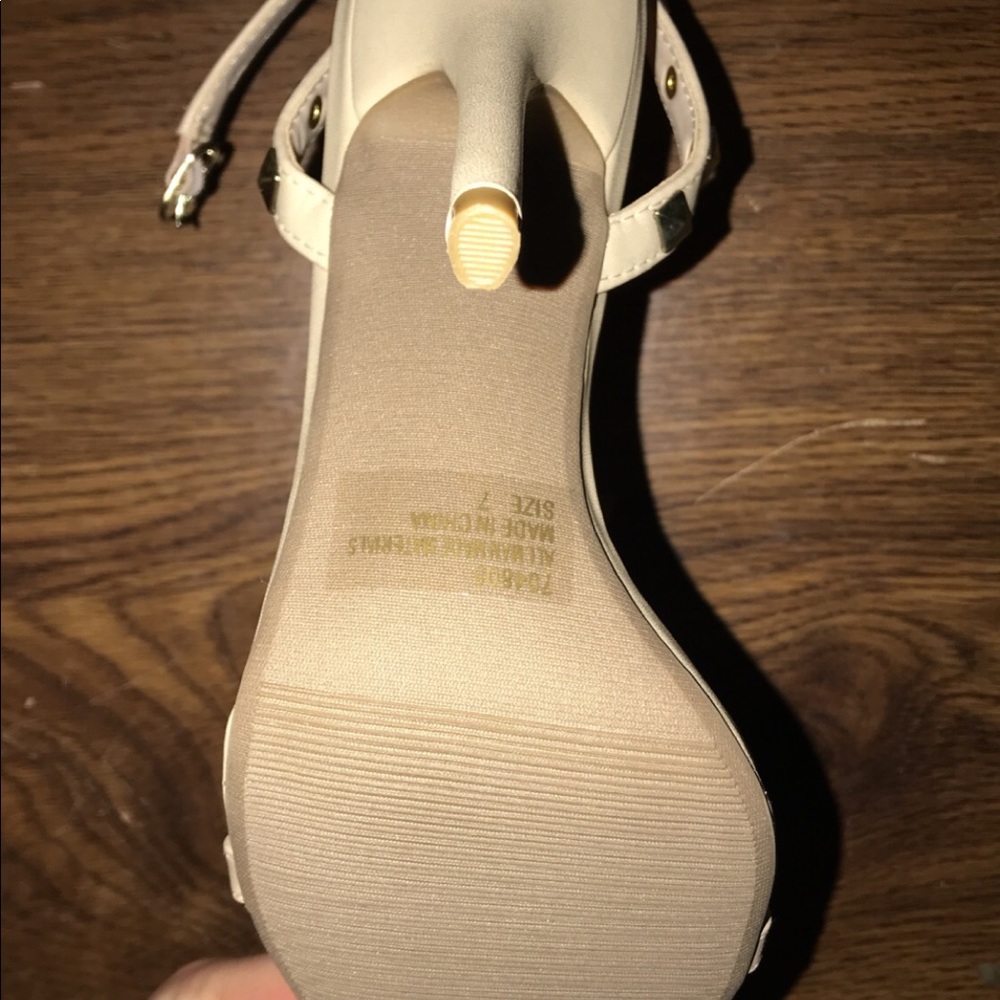 Heels - Picture 3 of 4